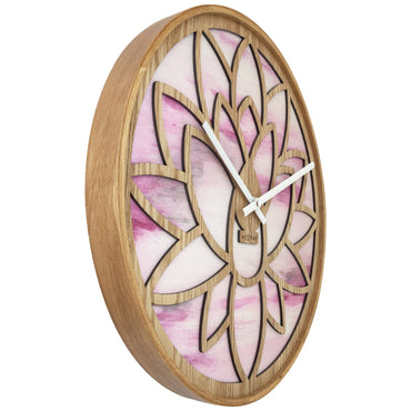 NeXtime Wandklok van 40cm, roze houten klok met stille werking, ontwerp Lotus, links zichtbaar op afbeelding.