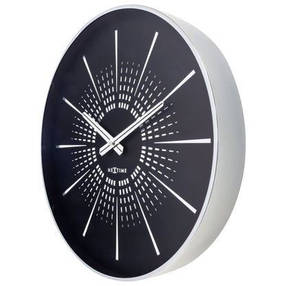 NeXtime Clocks Excentric wandklok van 40cm, metalen frame, stille werking en modern design, zijaanzicht van de klok.