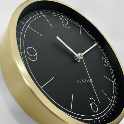 NeXtime Bolero wandklok van 25 cm met turquoise, wit en zwart metalen wijzers, stille uurwerk, gedetailleerde close-up.