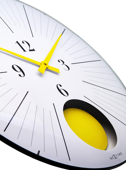 NeXtime wandklok met grote 50cm diameter, domed glazen lens en pendule, stille muurklok 'Duomo 50 Pendulum'.