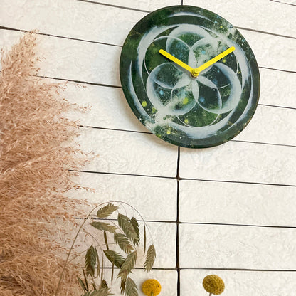 NeXtime Clocks Cosmo groene tafel- of wandklok van 20 cm met stil uurwerk en gehard glas.