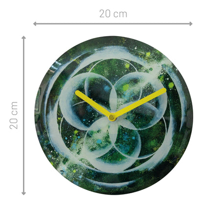NeXtime Clocks Cosmo groene tafelklok van 20cm met stil uurwerk, glazen behuizing en modern design.