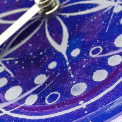 NeXtime Cosmo Indigo tafelklok van 20 cm met stil uurwerk, temper glas en modern ontwerp op tafel of muur.
