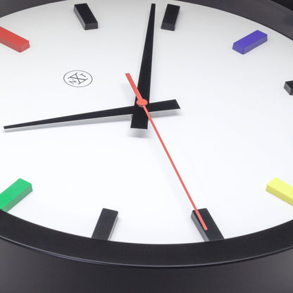 NeXtime wandklok van plastic, 36 cm, stille wijzers en kleurrijk ontwerp met patroon "Mix" op de wijzerplaat.