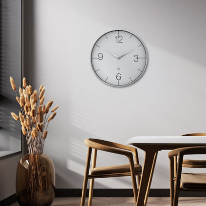 NeXtime grote wandklok van 51 cm in goud, chroom en grijs, stille klok met plastic behuizing en modern design.