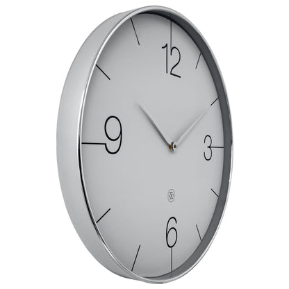 NeXtime Finesse grote wandklok 51cm, zilver en goud, stille uurwerk met grijze plastic rand, linkerzijde van de klok.